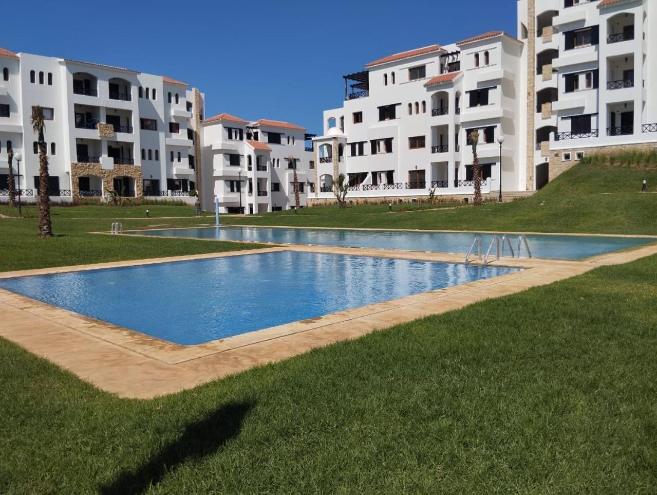 Lilac'S Garden Vue Piscine М'Дик Екстериор снимка