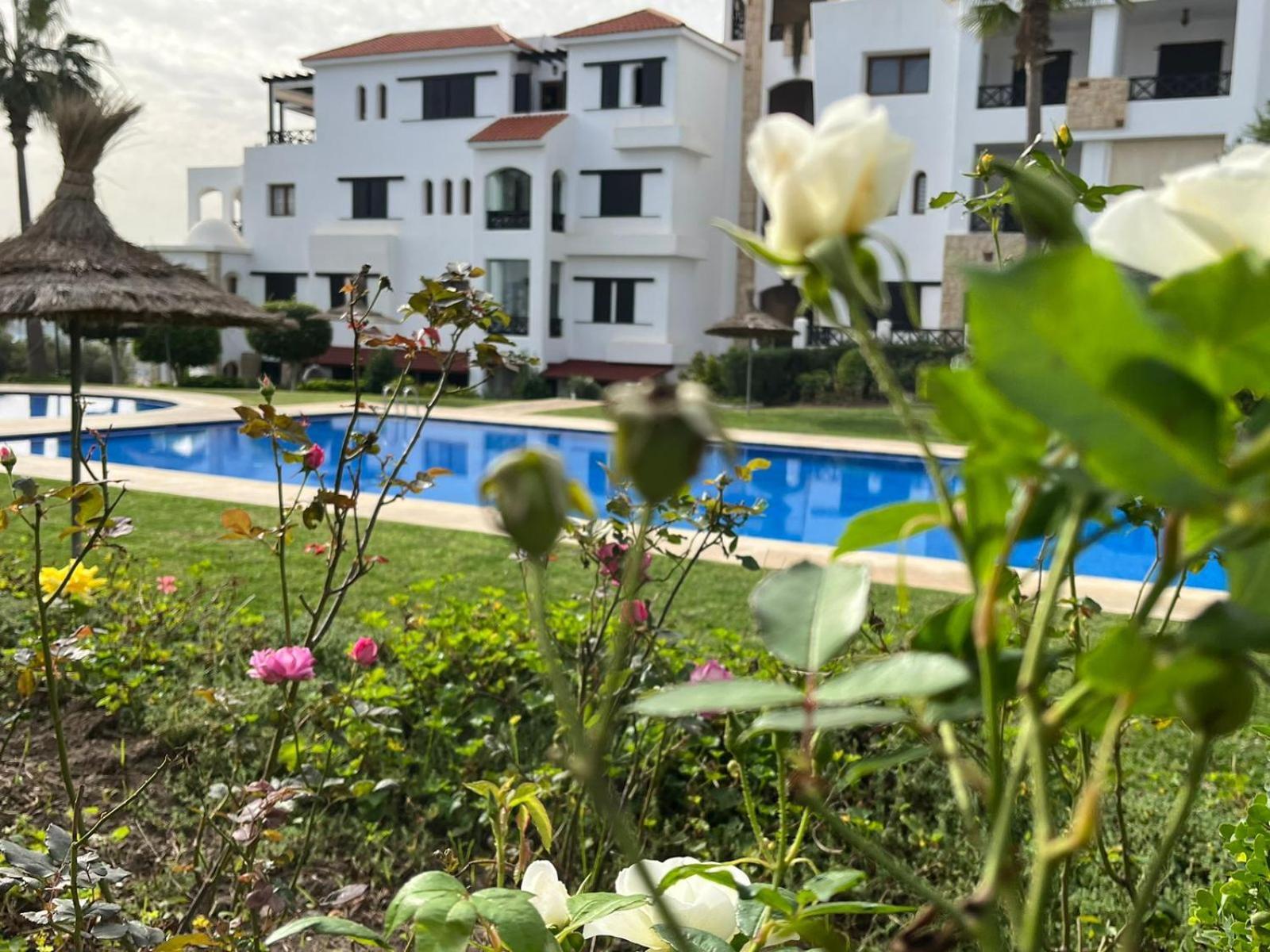 Lilac'S Garden Vue Piscine М'Дик Екстериор снимка