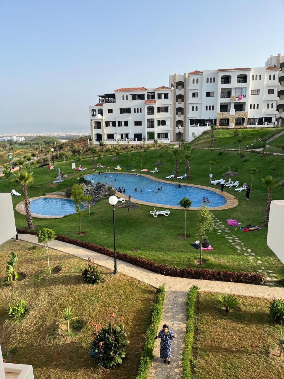 Lilac'S Garden Vue Piscine М'Дик Екстериор снимка