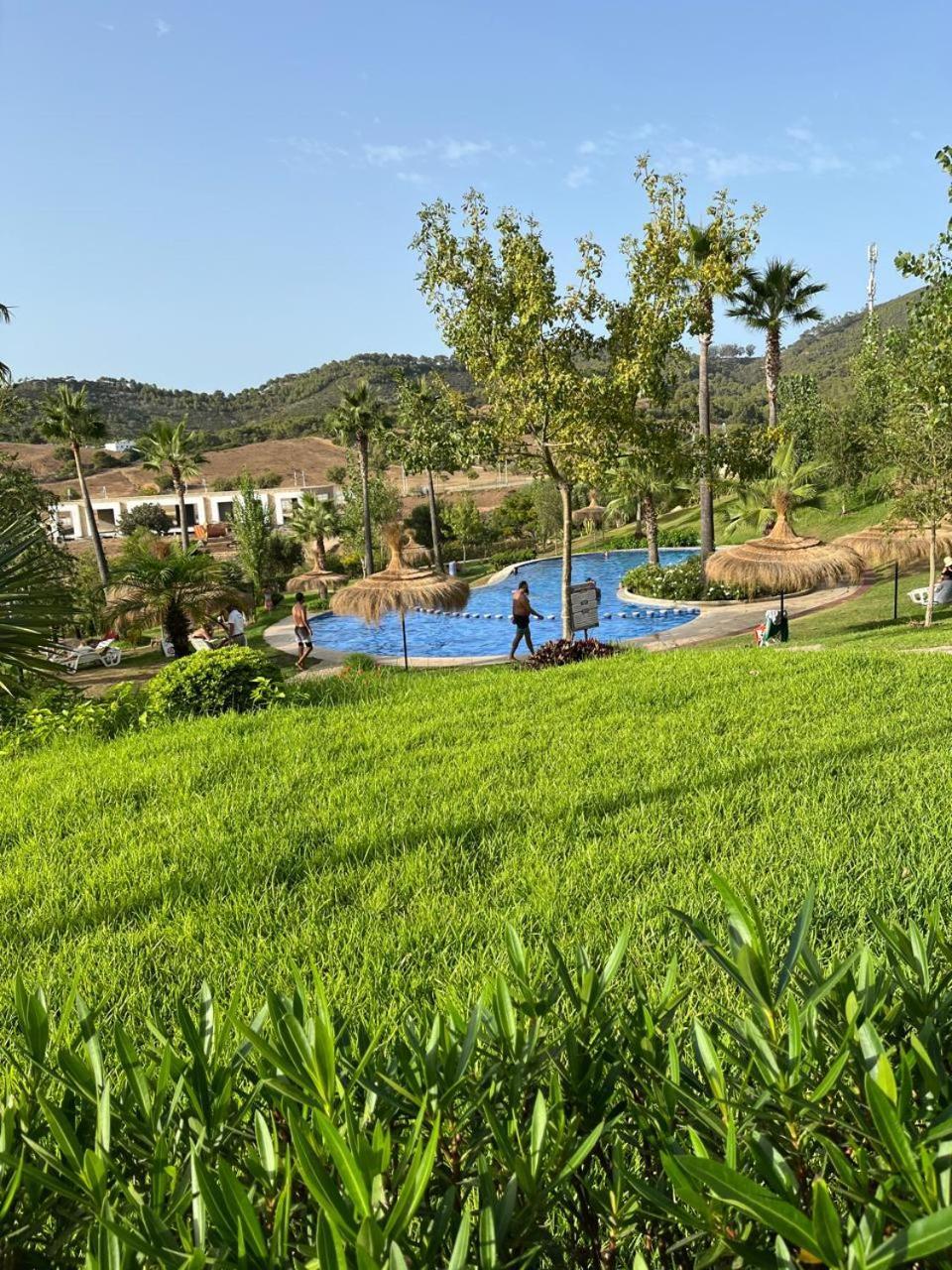 Lilac'S Garden Vue Piscine М'Дик Екстериор снимка
